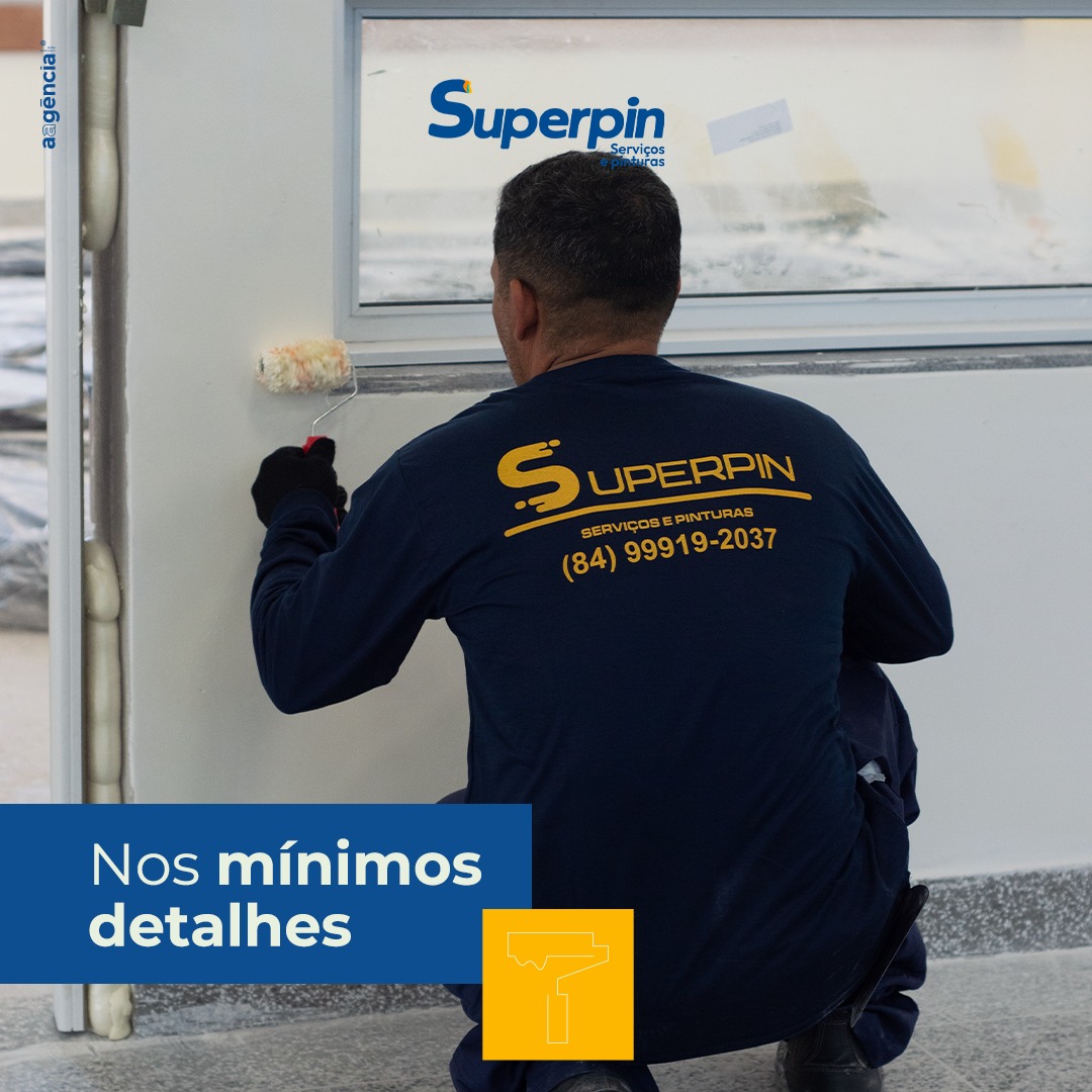 Imagem funcionário da Superpin pintando detalhe em parede